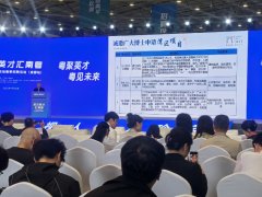 并通过派发小礼物、江门宣传小卡片等体例吸引